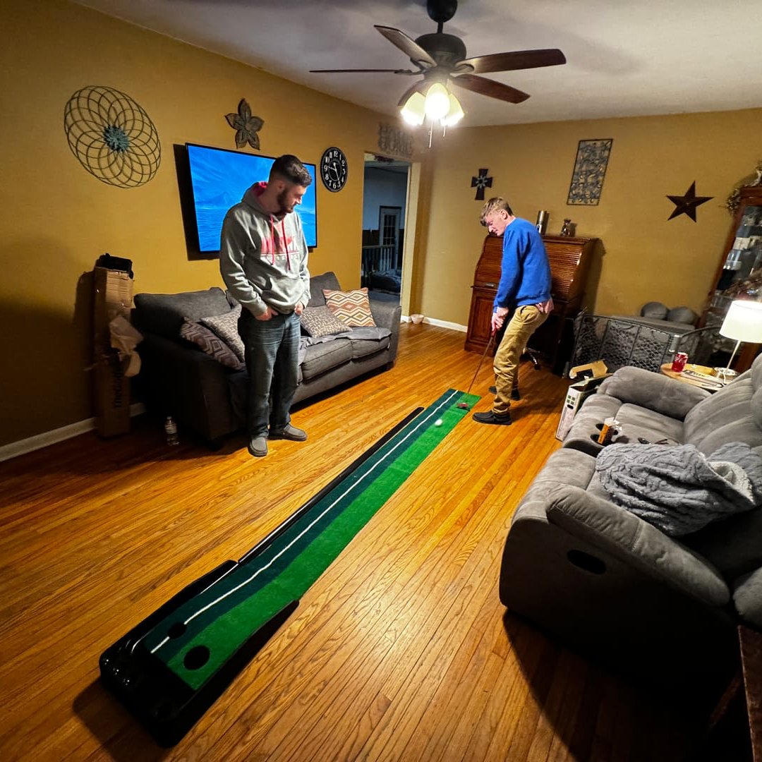 Dual-Speed Putting Green with Auto Ball Return